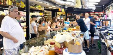 קניות בשוק הכרמל בימי קורונה  / צילום: בר לביא, גלובס