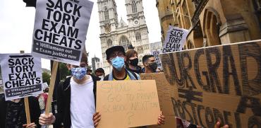 מחאה המונית בלונדון נגד האלגוריתם שהפחית משמעותית את ציוני הבגרות / צילום: Victoria Jones, Associated Press