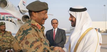 עבד אל פתאח בורהאן, מנהיג סודאן (משמאל) עם נשיא איחוד האמירויות בן זאיד  / צילום: Mohamed Al Hammadi/Ministry of Presidential Affair, Associated Press