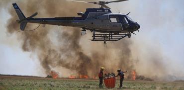כיבוי שריפות בשדות של עוטף עזה / צילום: אלי כהן, דוברות כבאות והצלה מחוז דרום