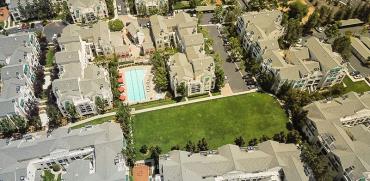 מקבץ דירות להשכרה בקליפורניה. השכירות ירדה בפועל ב־15%־20%  / צילום: shutterstock, שאטרסטוק