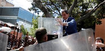 חואן גואידו מנסה להיכנס לפרלמנט הונצואלי  / צילום: Manaure Quintero, רויטרס