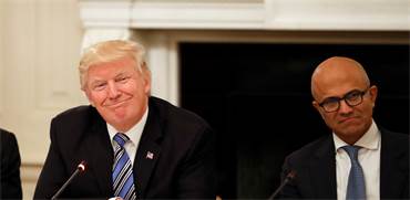 מנכ"ל מיקרוסופט סאטיה נאדלה ונשיא ארה"ב דונלד טראמפ / צילום: Alex Brandon, AP