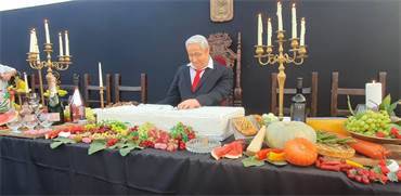 מיצג "הסעודה האחרונה" בכיכר רבין בת"א / צילום: בר לביא, גלובס