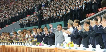 קים ג'ונג און בחגיגות 75 שנות קומוניזם בצפון קוריאה / צילום: KCNA v?a / Latin America News Agency, רויטרס
