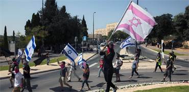 מפגינים עולים אל הכנסת / צילום: Sebastian Scheiner, Associated Press