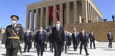 נשיא טורקיה רג'פ טאיפ ארדואן מבקר בקבר אטאטורק / צילום: Turkish Presidency, AP