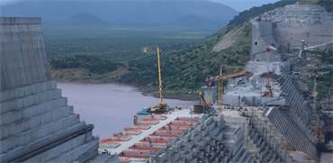 בניית הסכר באתיופיה, אוקטובר 2019. הממשלה מבקשת לחבר את כל 
110 מיליון תושביה 'לאספקת חשמל סדירה
צילום: רויטרס