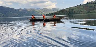 שיט ברואנדה / צילום: שלמה כרמל, עולם אחר