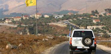 רכב של יוניפי"ל נוסע בדרום לבנון / צילום: Aziz Taher, רויטרס