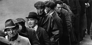 מבקשי עבודה בניוארק, ניו ג'רזי בזמן "השפל הגדול", 1935 / צילום: AP Photo, AP