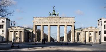 שער ברנדנבורג בברלין שומם  / צילום: Paul Zinken, AP