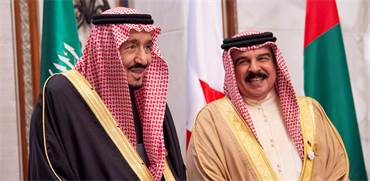 מלך בחריין, חאמד בן עיסא אל ח'ליפה, עם מלך סעודיה, סלמאן / צילום:  Bandar Algaloud/Courtesy of Saudi Royal Court, רויטרס
