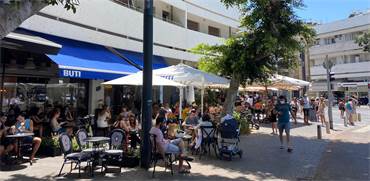 סועדים יושבים במסעדות בתל אביב  / צילום: בר לביא, גלובס