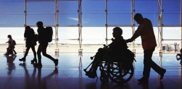 נוסע בעל מוגבלות בשדה התעופה./ צילום:  Shutterstock