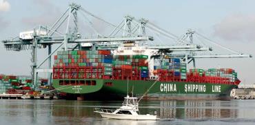 אונייה סינית מביאה סחורה לנמל קליפורניה. / צילום: רויטרס -  Lucy Nicholson