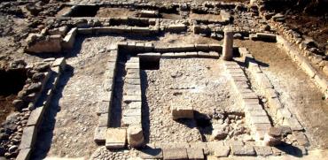 שרידי בית הכנסת במגדלא / צילום: IAA