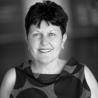 מדברות - פול צוקר  