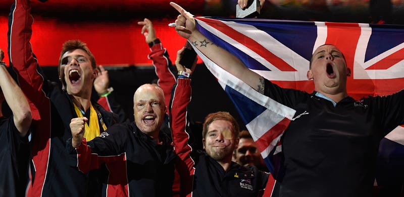 ספורטאים בריטיים חוגגים בטקס הסיום של אולימפיאדת לונדון 2012 / צלם: רויטרס