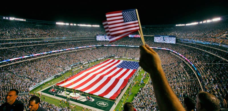 שחקני NFL נותנים כבוד לקורבנות 9/11 / צילום: רויטרס