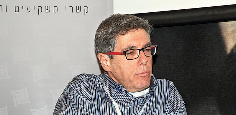 Zeev Weiss 