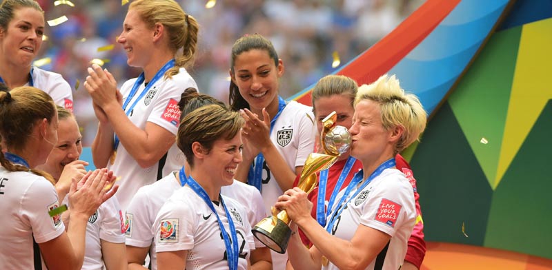 נבחרת הנשים של ארה"ב חוגגת זכייה במונדיאל 2015 / צלם: רויטרס