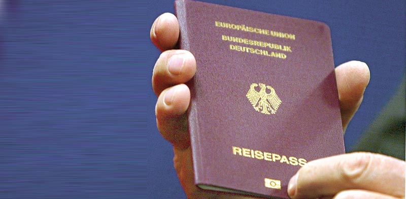 דרכון גרמני / צילום: רויטרס