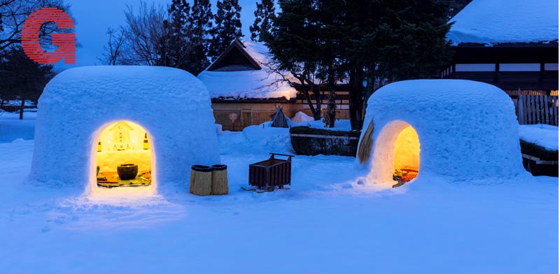 קמאקורה פסטיבל השלג ביפן שבמהלכו בונים בתי שלג קטנים ומוארים בנרות / צילום:  Shutterstock | א.ס.א.פ 