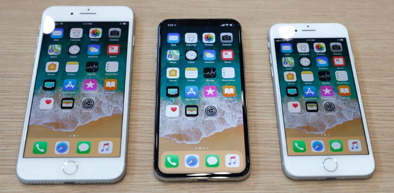 Apple iPhone 8 and iPhone X  photo: Reuters