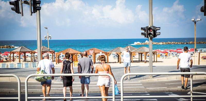 Tourists in Tel Aviv Photo: Shlomi Yosef