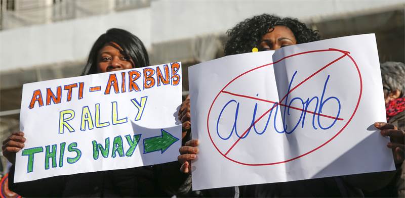 הפגנה נגד Airbnb בניו יורק / צילום: Shannon Stapleton, רויטרס