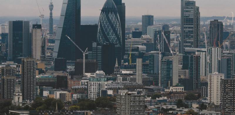 האזור הפיננסי של לונדון. העתיד של אחד המרכזים הפיננסיים הגדולים בעולם לוט בערפל 
צילום: רויטרס, Hann