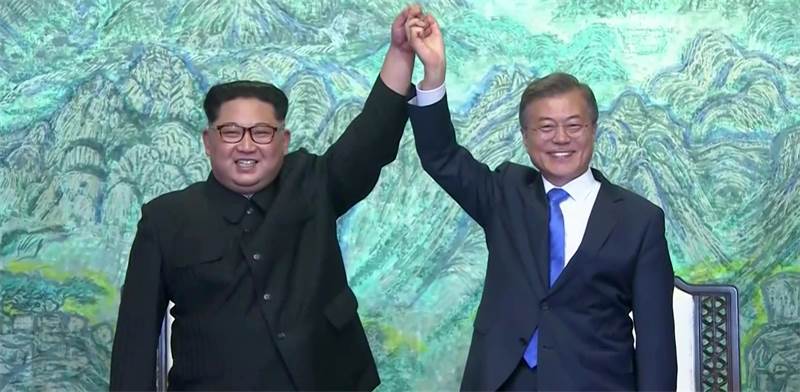מנהיגי צפון ודרום קוריאה בשיחות הפיוס / צילום: רויטרס