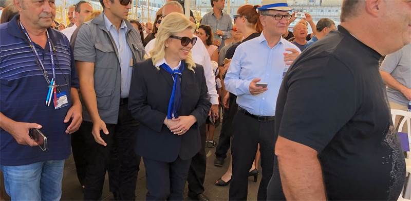 Sara Netanyahu in El Al uniform