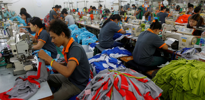 מפעל לייצור בגדים בבנגקוק/ צילום:רויטרס