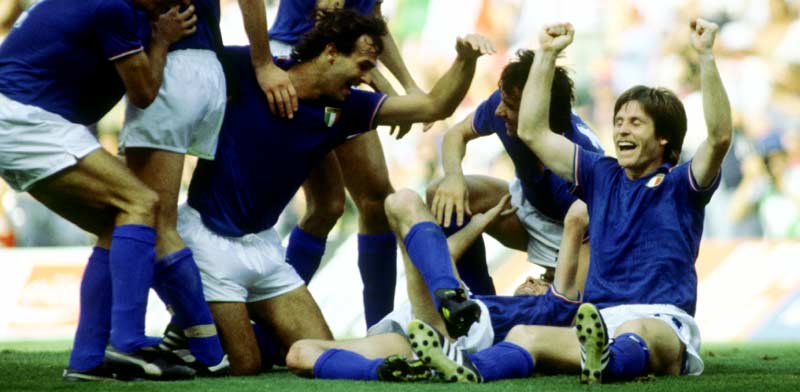 פאולו רוסי מוביל את איטליה ב-82' / צילום: רויטרס