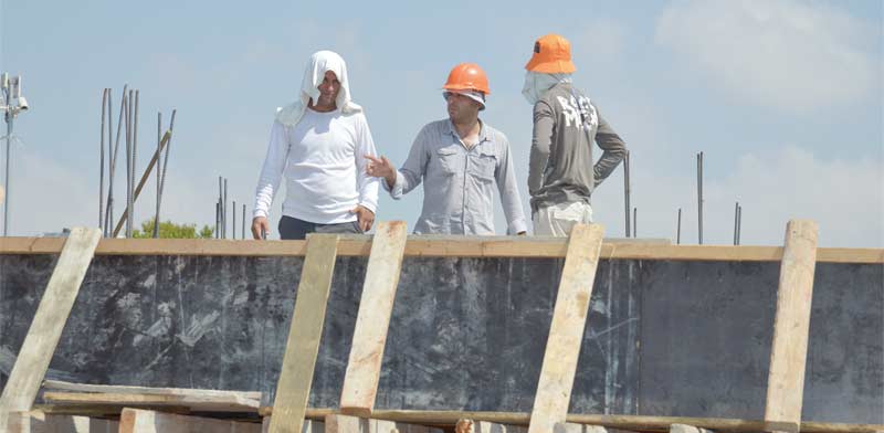 פועלי בניין "רוצה שישראלים יגיעו להיות מנהלי עבודה בענף הבנייה" / צילום: תמר מצפי