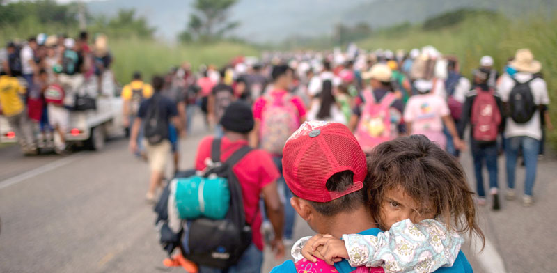 פליטים מהונדורס עושים את דרכם אל גבול ארה“ב / צילום: רויטרס, Adrees Latif 