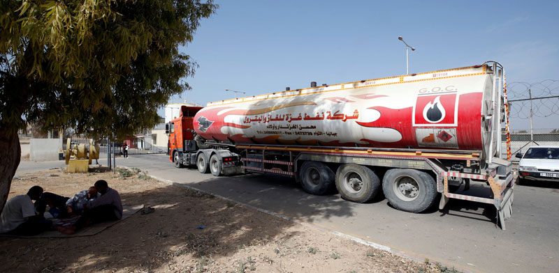מכלית דלק מגיעה לרצועת עזה./ צילום:  רויטרס Mohammed Salem