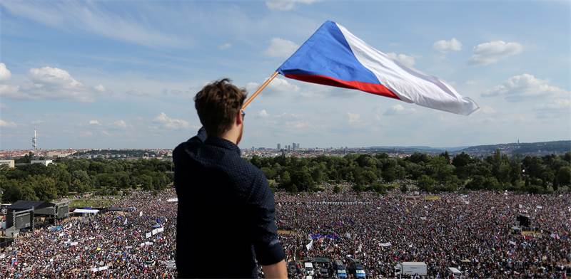 הפגנת הענק בצ'כיה נגד ראש הממשלה אנדרי באביס / צילום: מילאן קאמרמאייר, רויטרס