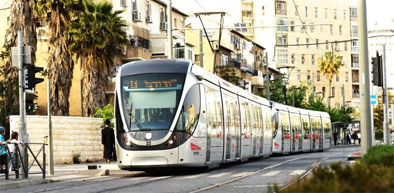 הרכבת הקלה בירושלים. משתלבת במרקם העירוני/צילום: נחשון פיליפסון