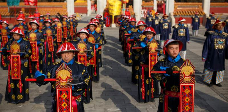 חזרה לקראת חגיגות ראש השנה הסיני במקדש האדמה בבייג'ינג / צילום: Thomas Peter, רויטרס