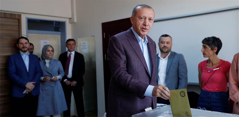 ארדואן מצביע בבחירות החוזרות לראשות עיריית איסטנבול / צילום: Murad Sezer, רויטרס