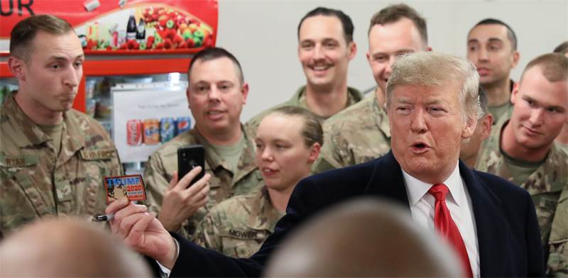 טראמפ בביקור פתע בבסיס אמריקני בעיראק. רוצה את כולם בבית / צילום: רויטרס
