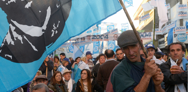 כינוס לקראת הבחירות לנשיאות באורוגוואי, שייערכו ביום ראשון / צילום: Andres Cuenca, רויטרס