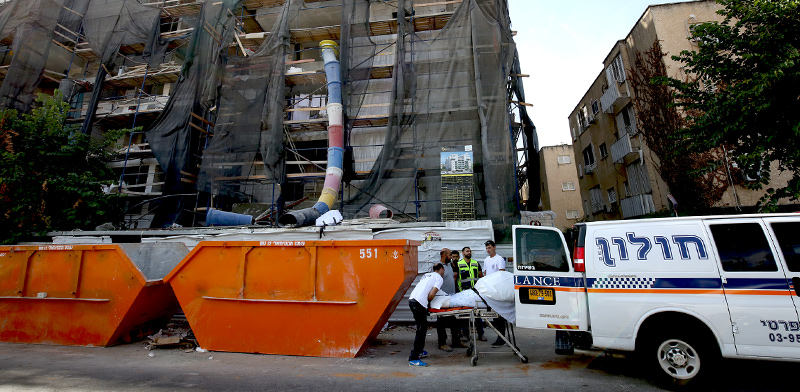 תאונה קטלנית באתר בנייה ברעננה / צילום: אלון רון