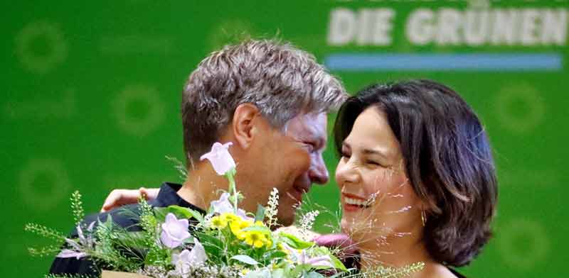 מנהיגי הירוקים בגרמניה חוגגים לאחר הבחירות/ צילום:  רויטרס - Hannibal Hanschke