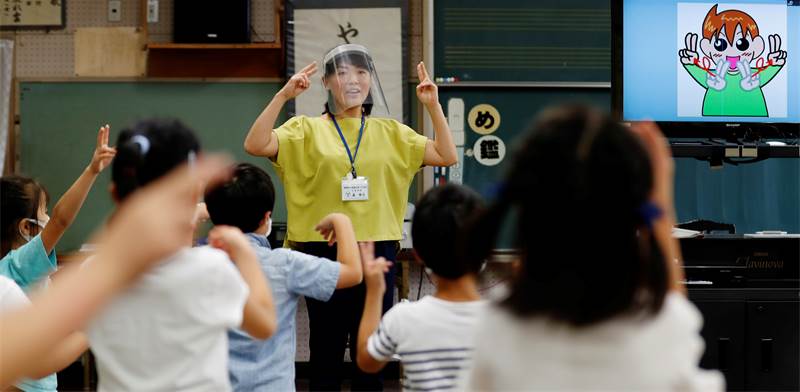 כיתה של ילדים חירשים ביפן.  משננים ריחוק חברתי בשפת הסימנים
צילום: רויטרס,
Kim Kyung־Hoon