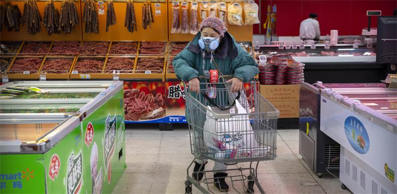 קניות בסופרמרקט בצל החשש מנגיף הקורונה / צילום: Mark Schiefelbein, Associated Press