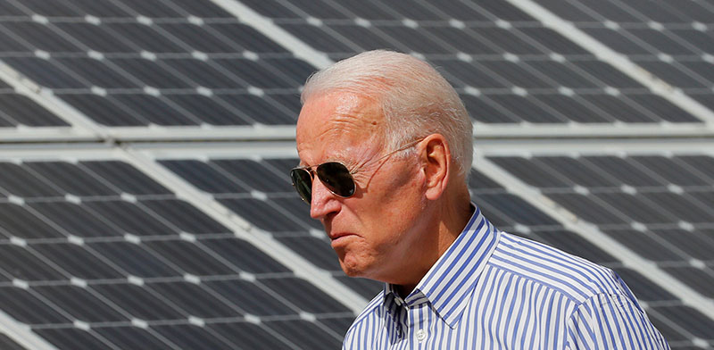 ביידן מסייר בחוות אנרגיה סולארית בניו המפשייר, 2019 / צילום: Brian Snyder, רויטרס